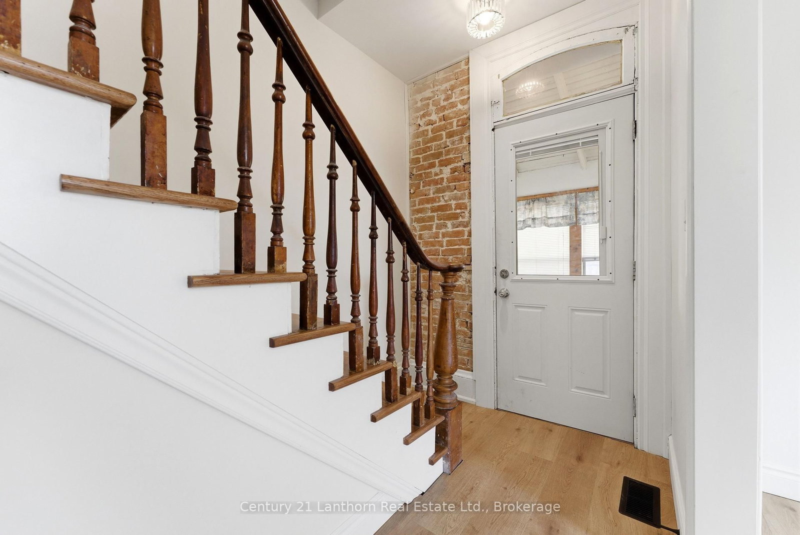 16 Store Street • Prince Edward County, ON photo 3