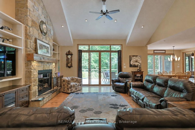 9956 Pinetree Crescent