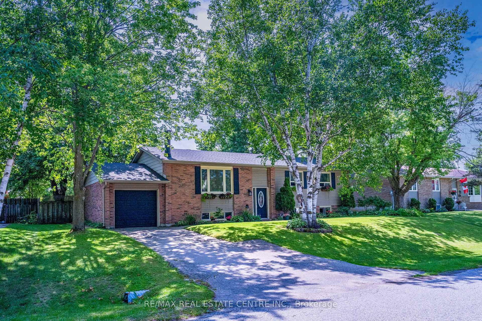 13 Douglas Crescent • Erin, ON photo 2