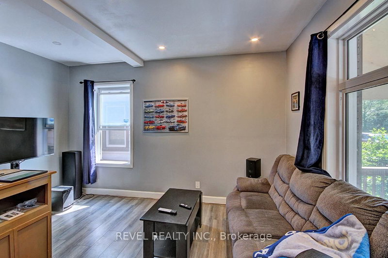 322 Mornington Ave photo 5
