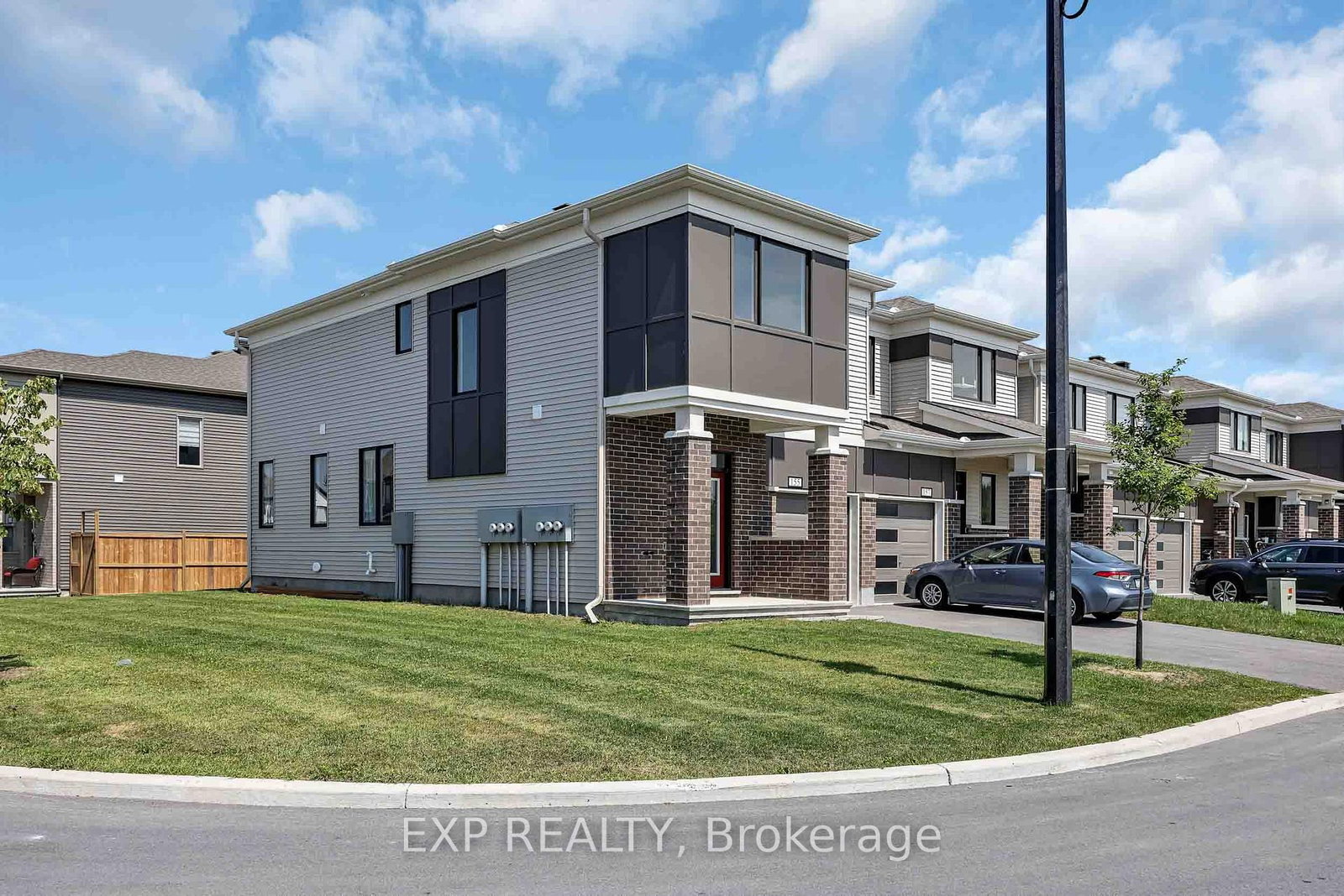 155 YEARLING Circle • Richmond, ON photo 3