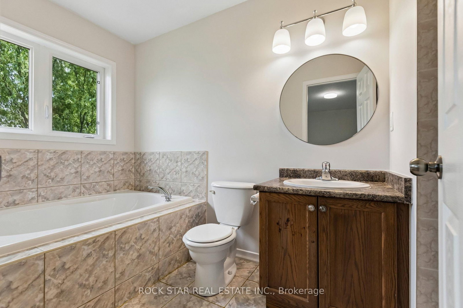 111 Bloomington Drive • Cambridge, ON photo 15