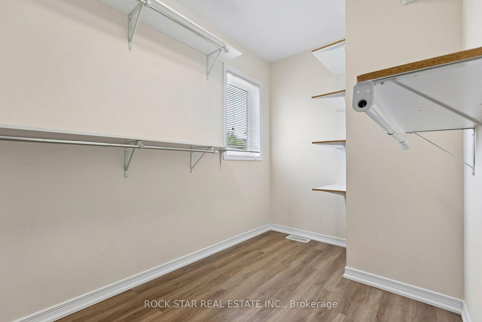 111 Bloomington Drive • Cambridge, ON photo 17