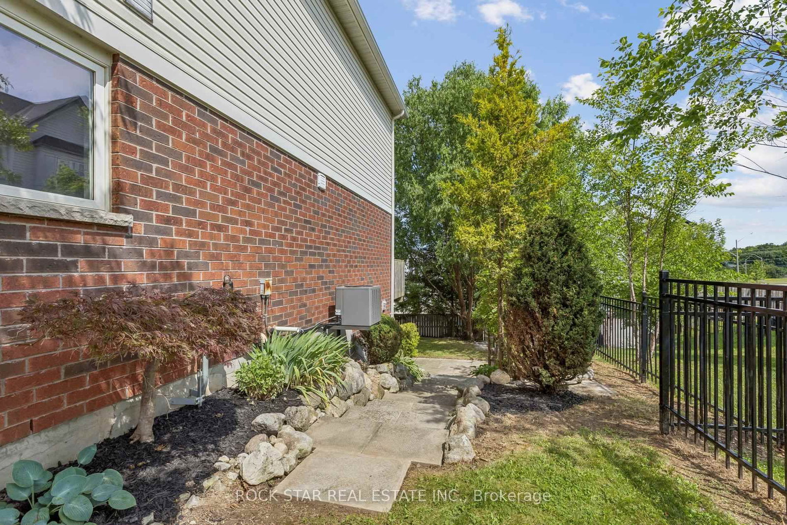 111 Bloomington Drive • Cambridge, ON photo 29