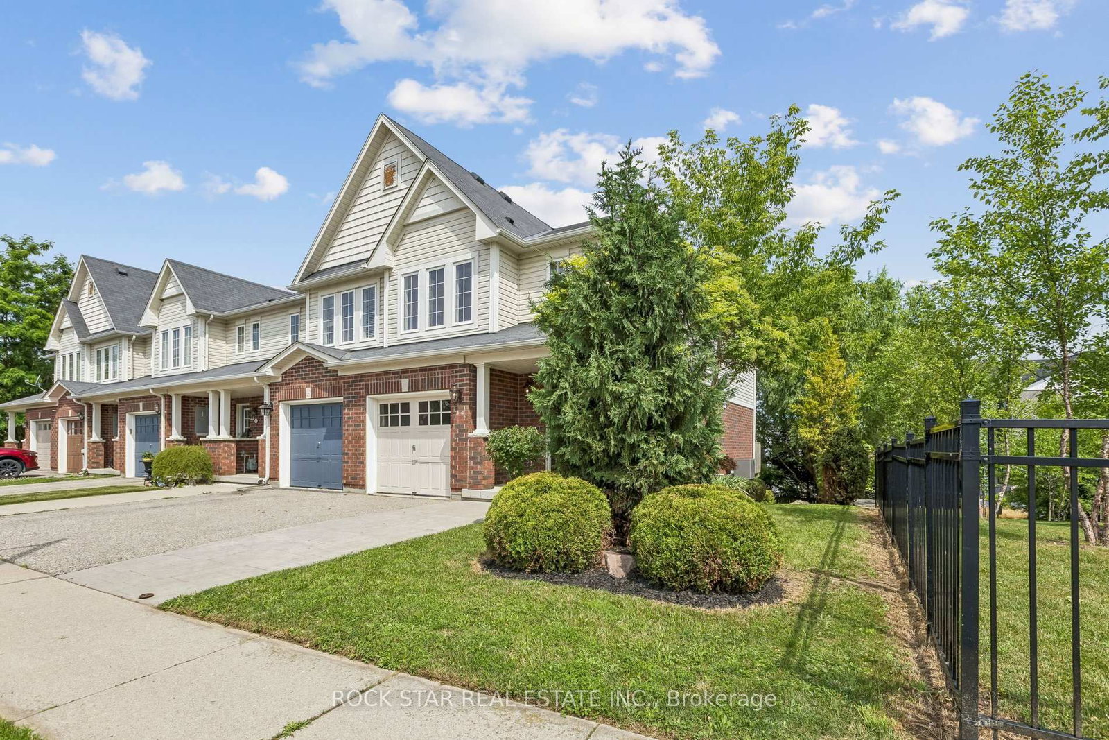 111 Bloomington Drive • Cambridge, ON photo 3