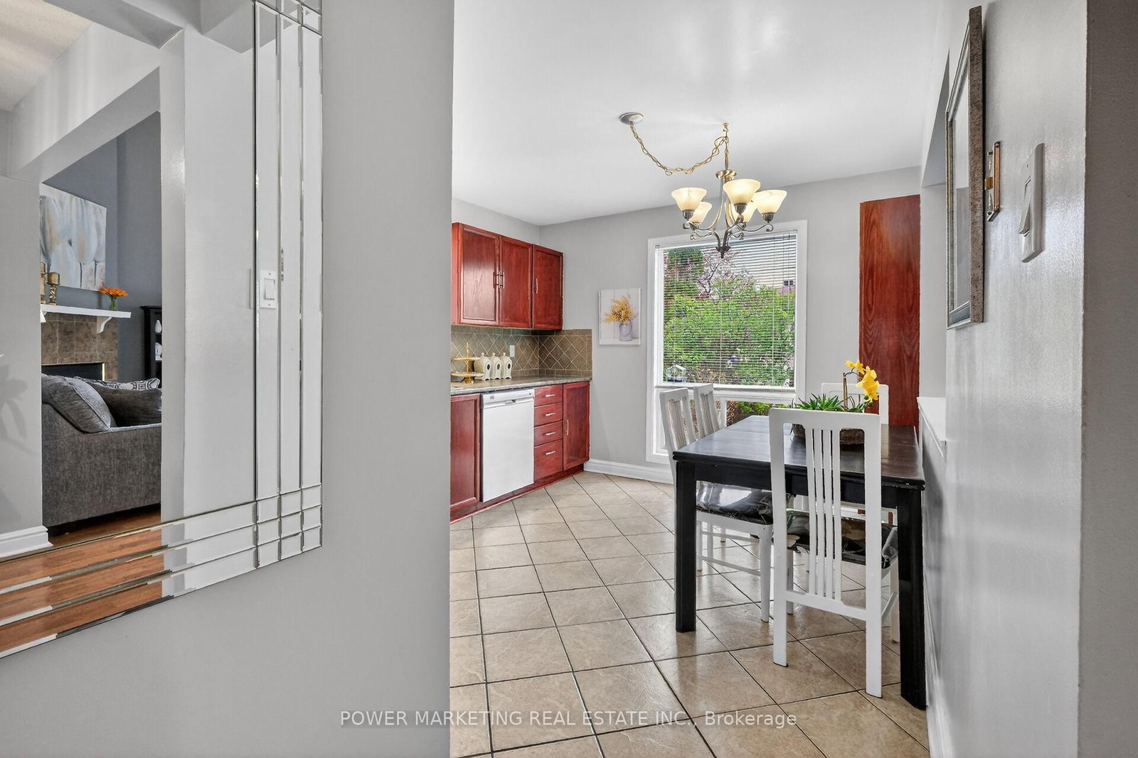 6451 VISENEAU Drive • Orleans, ON photo 11
