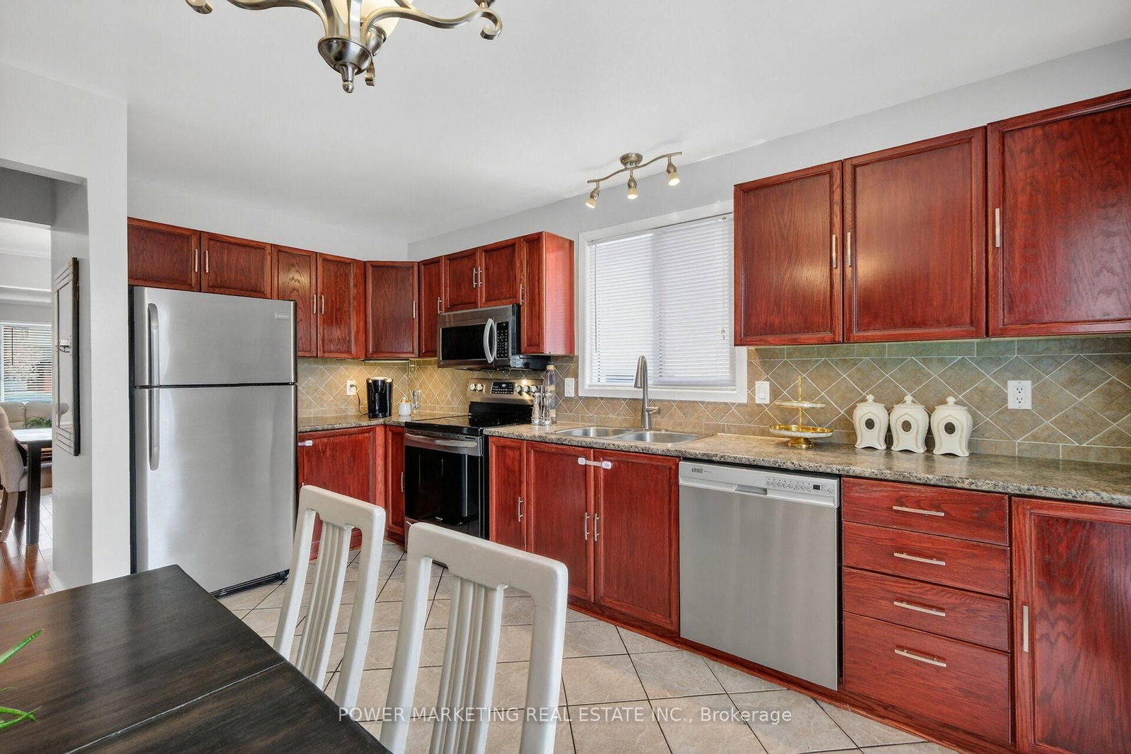 6451 VISENEAU Drive • Orleans, ON photo 14