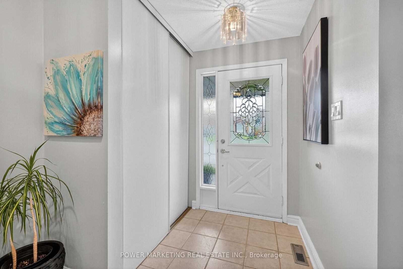 6451 VISENEAU Drive • Orleans, ON photo 5
