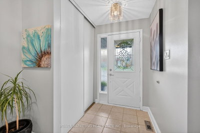 6451 VISENEAU Drive • Orleans, ON photo 5