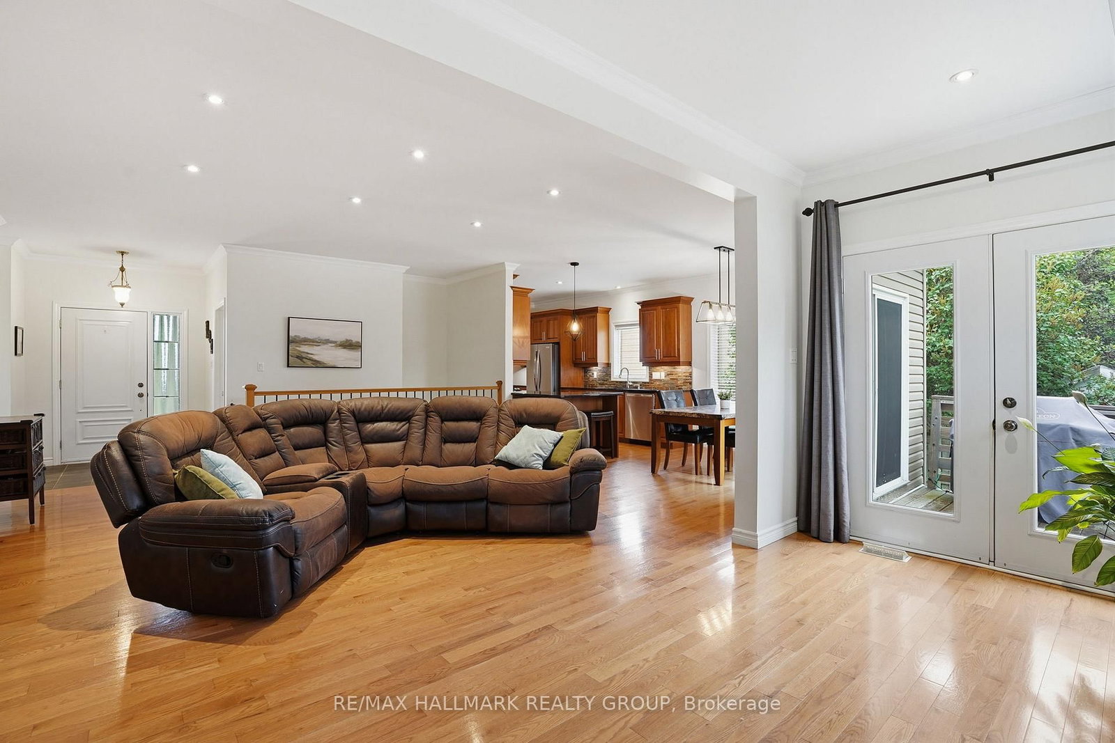 1028 Laviolette Street • Clarence-Rockland, ON photo 6