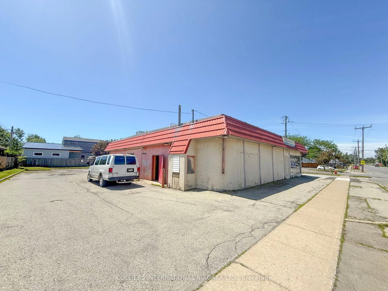 477 Davis St photo 5