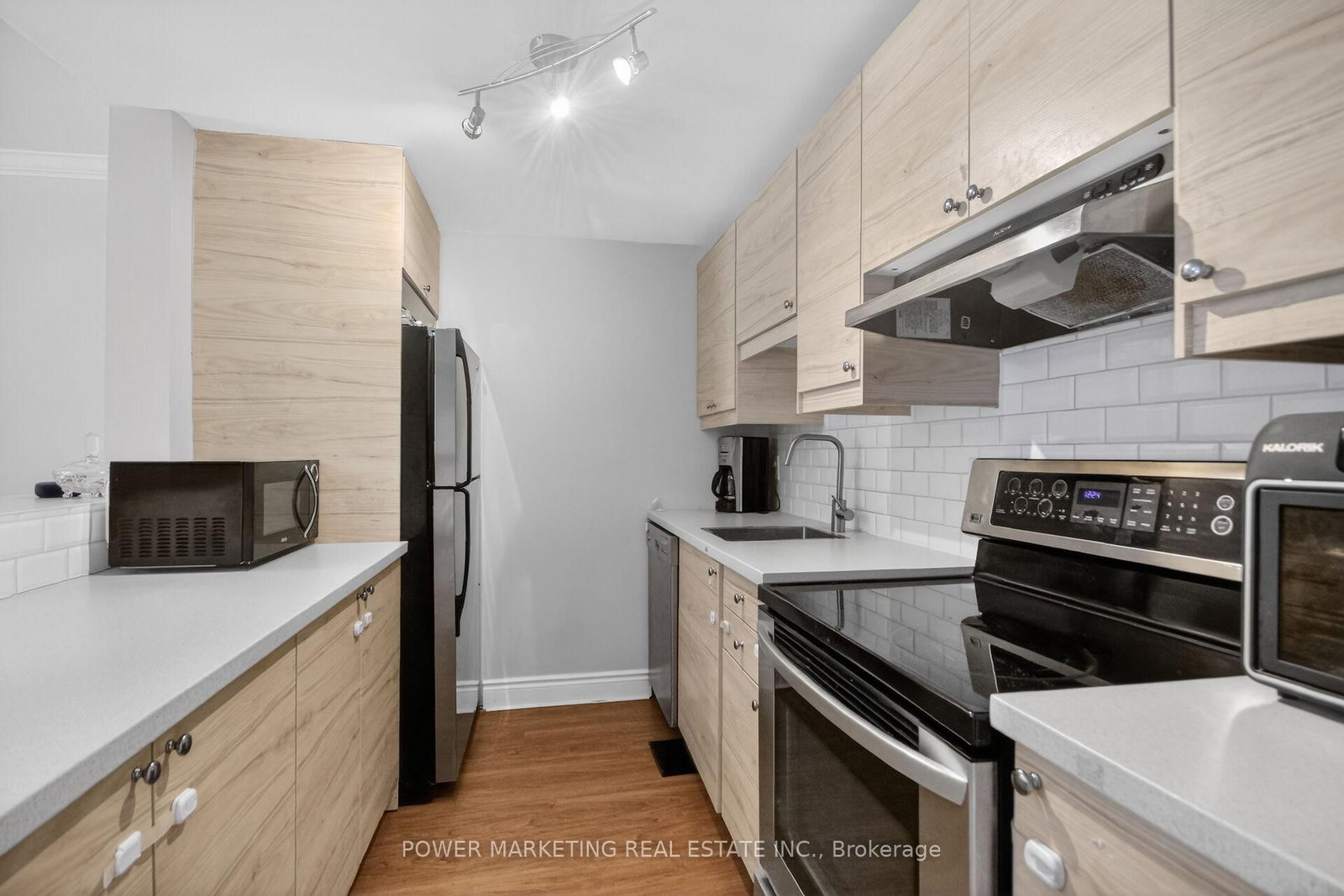1974 GARDEN PARK Lane • Ottawa, ON photo 8