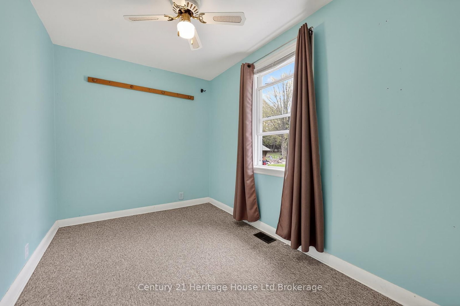 69 Bee Street • Woodstock, ON photo 10