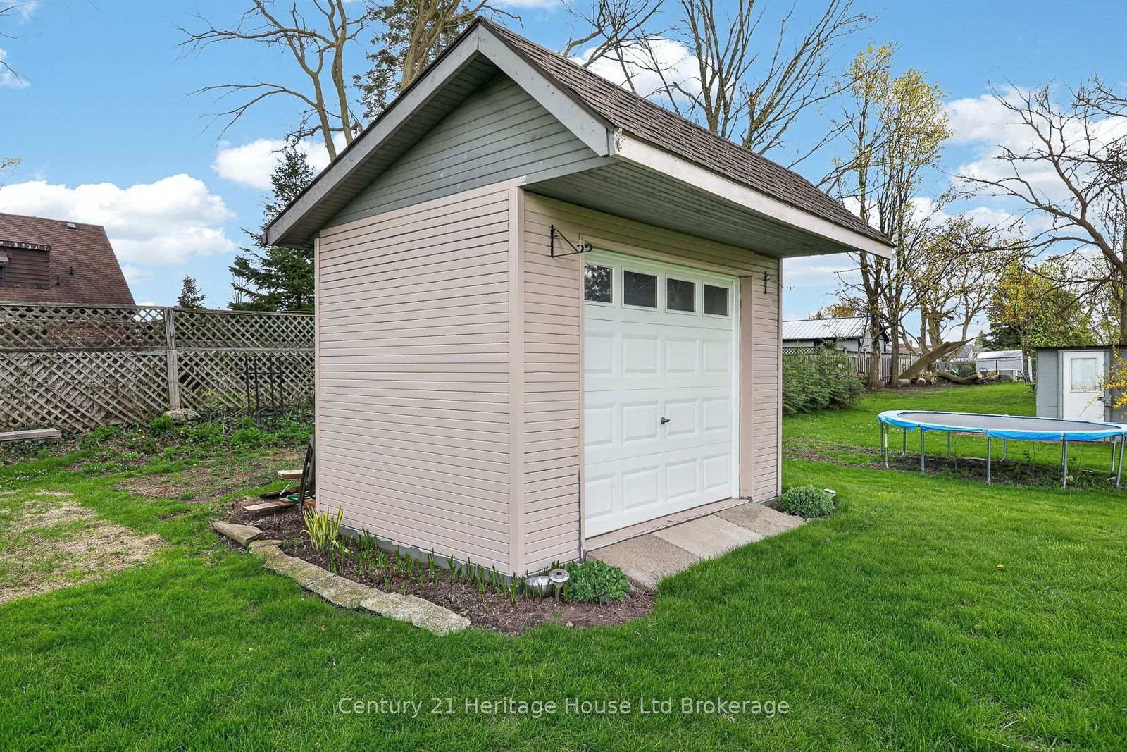 69 Bee Street • Woodstock, ON photo 37