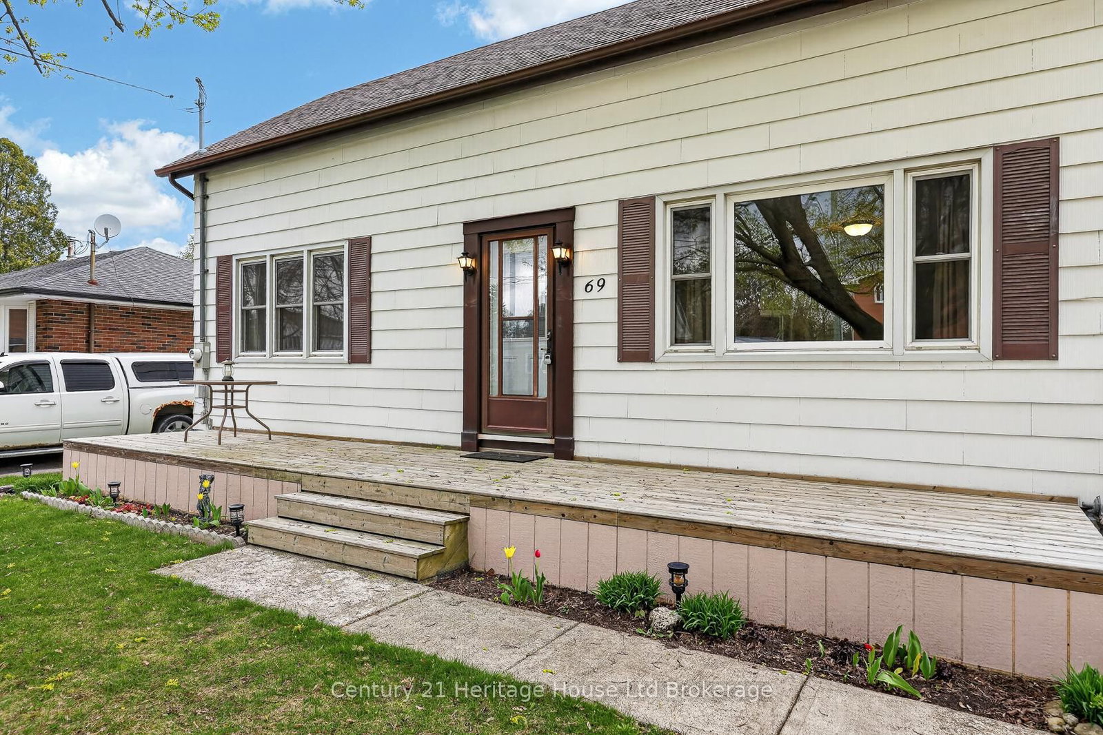 69 Bee Street • Woodstock, ON photo 4