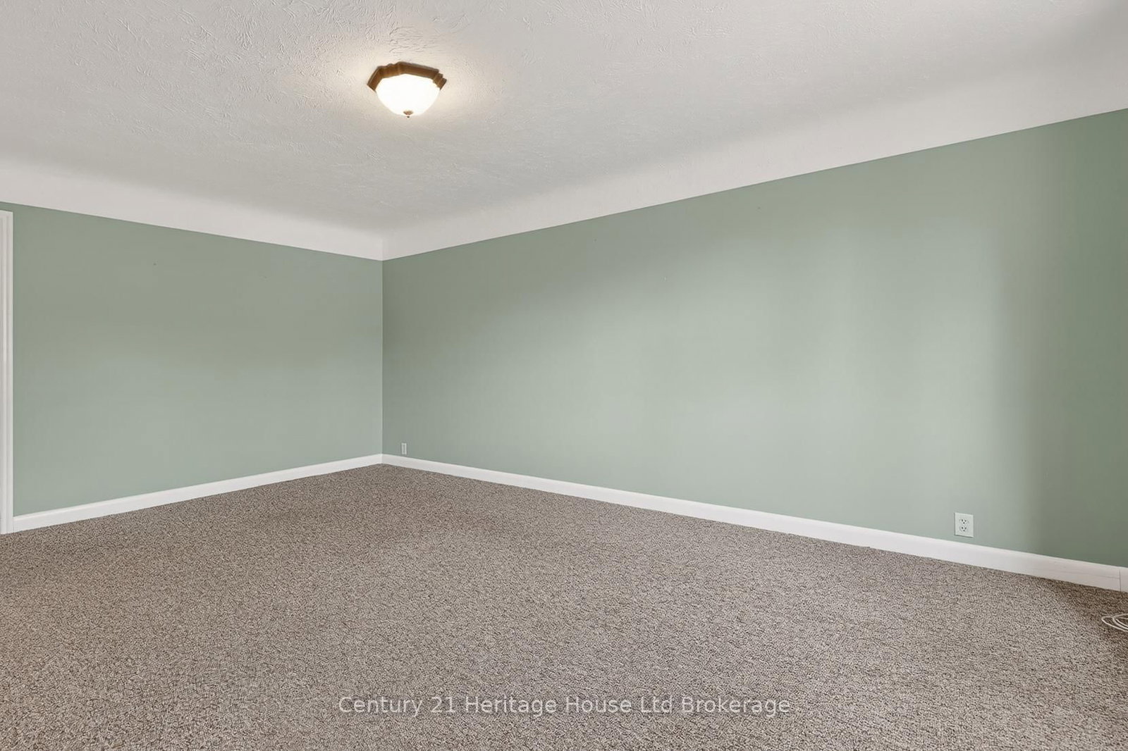 69 Bee Street • Woodstock, ON photo 7