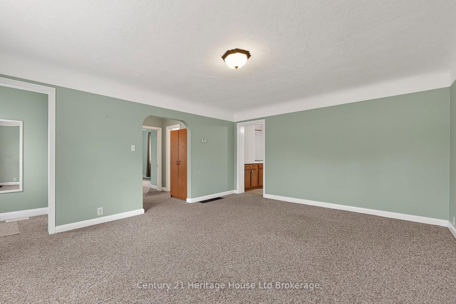 69 Bee Street • Woodstock, ON photo 8