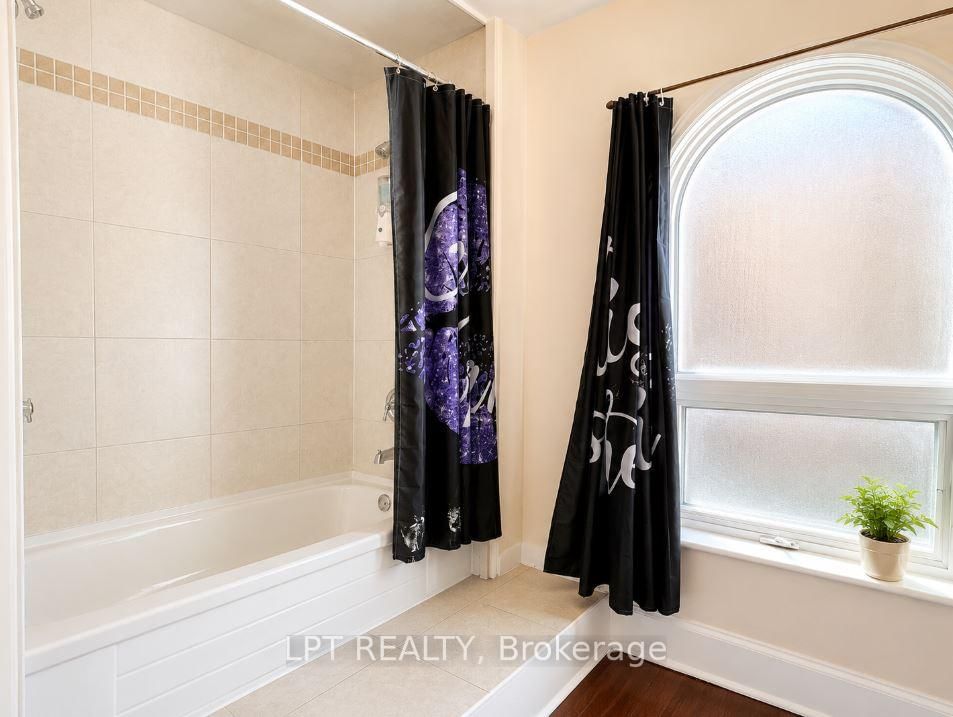 219 Erie Avenue • Brantford, ON photo 11