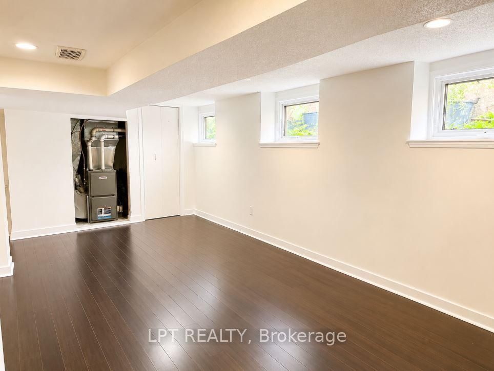 219 Erie Avenue • Brantford, ON photo 23