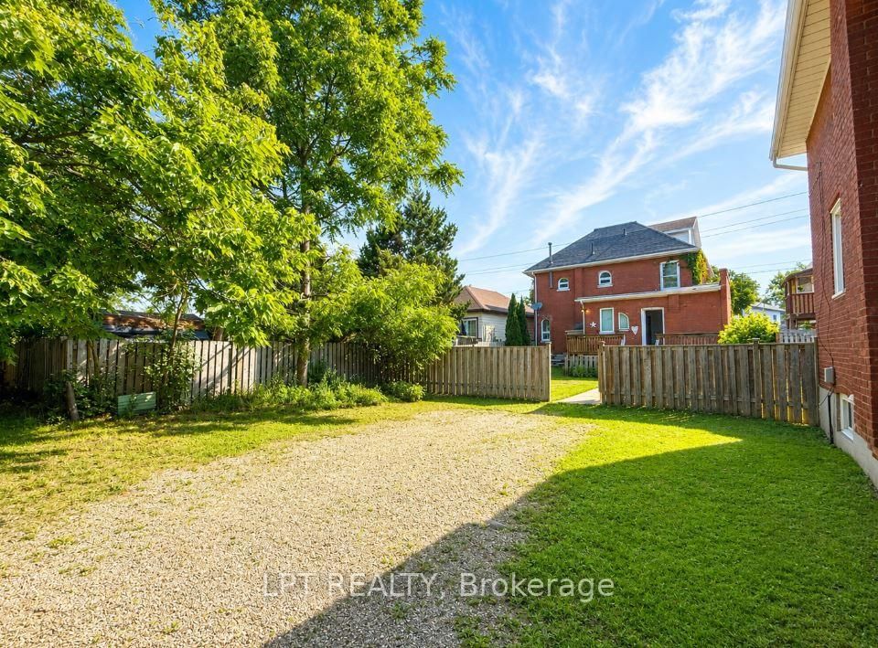 219 Erie Avenue • Brantford, ON photo 24