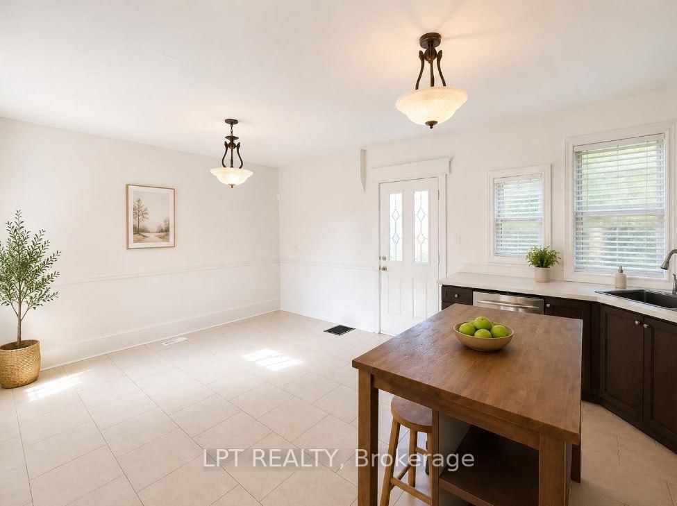 219 Erie Avenue • Brantford, ON photo 5