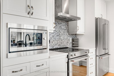 110 Cortile Private • #402 • Ottawa, ON photo 6