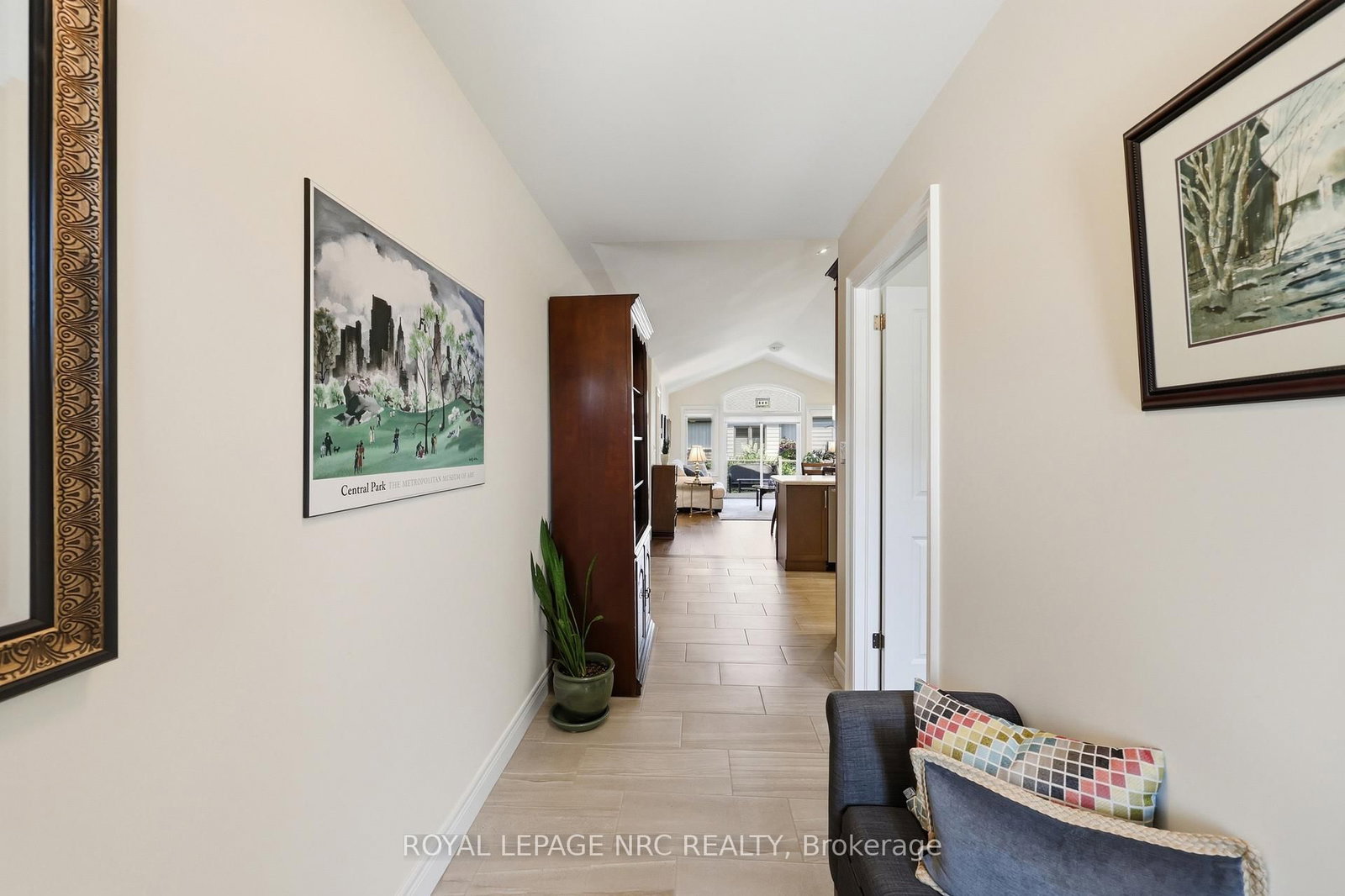 23 Richard Crescent • West Lincoln, ON photo 3