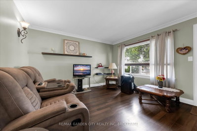 165 S Pine Street • Thorold, ON photo 5