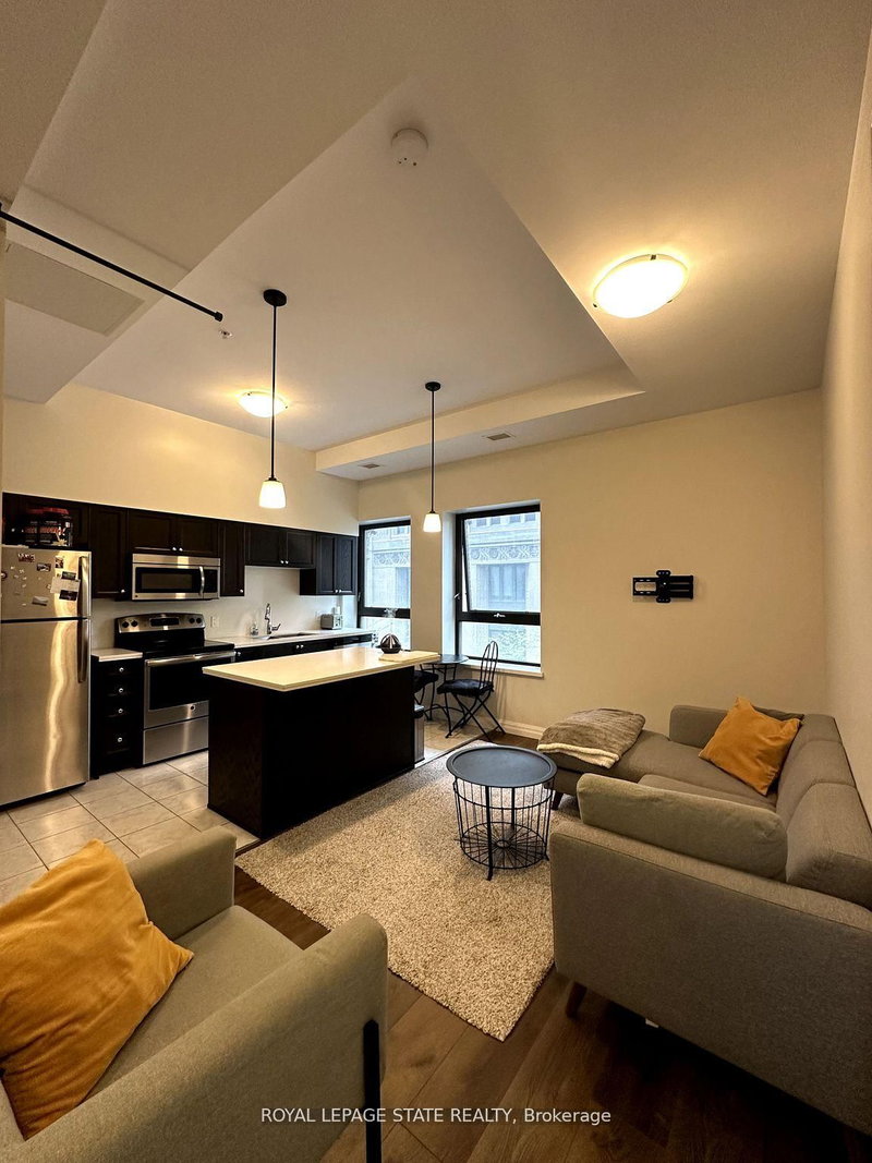 306 - 112 King Street E