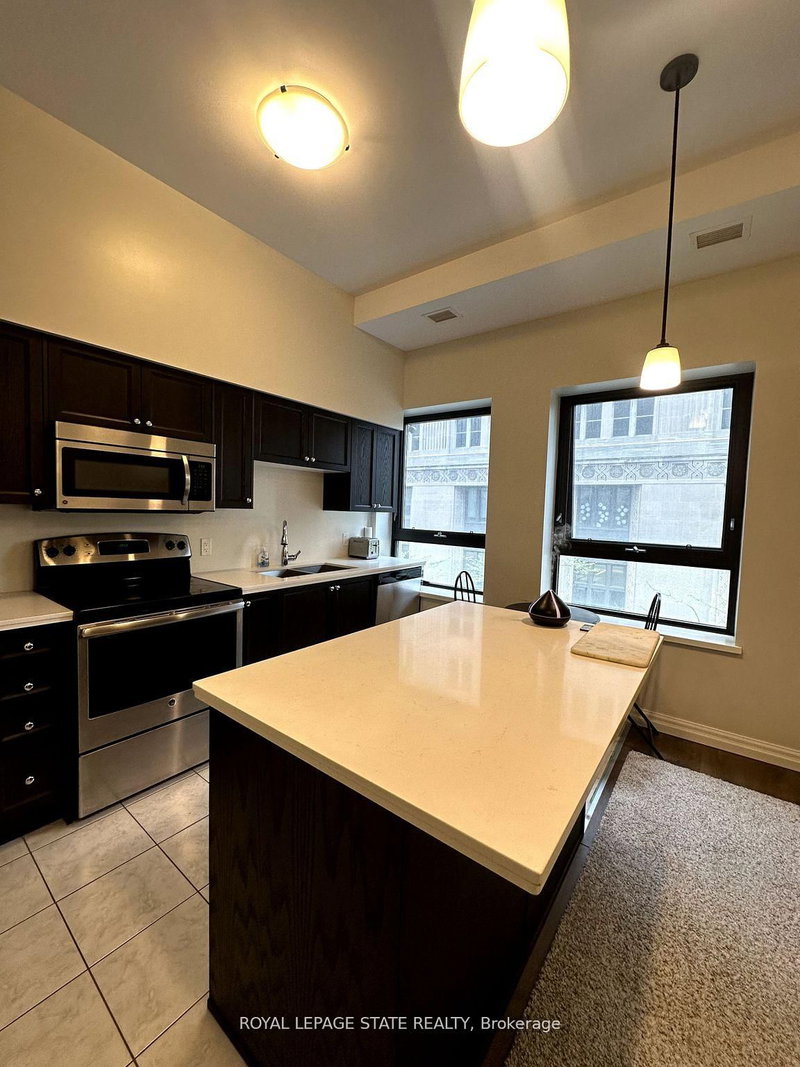 306 - 112 King Street E