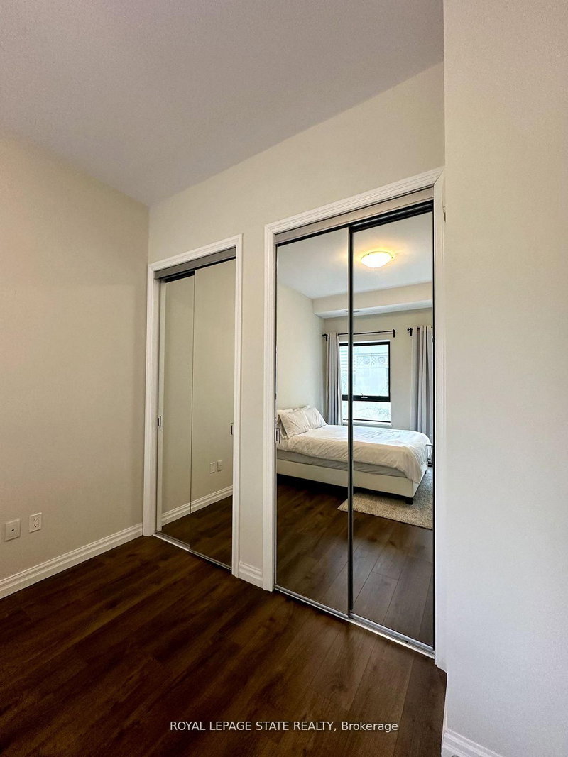 112 King St E photo 5