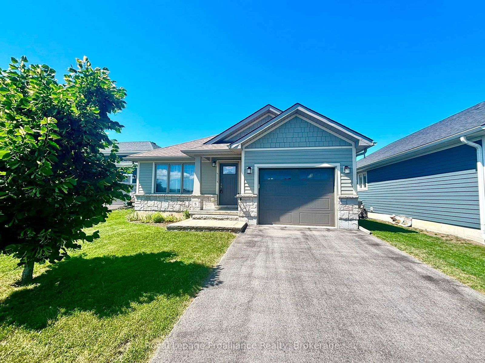 8 Tessa Boulevard • Belleville, ON photo 1