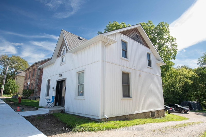 A & B & C - 21 ARTHUR STREET WEST Street W