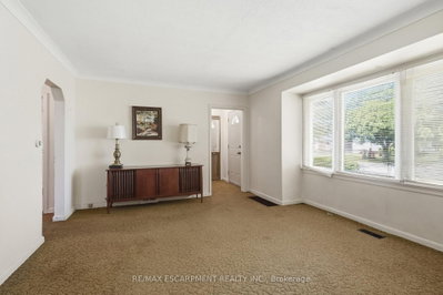 34 Eaton Place • Hamilton, ON photo 6