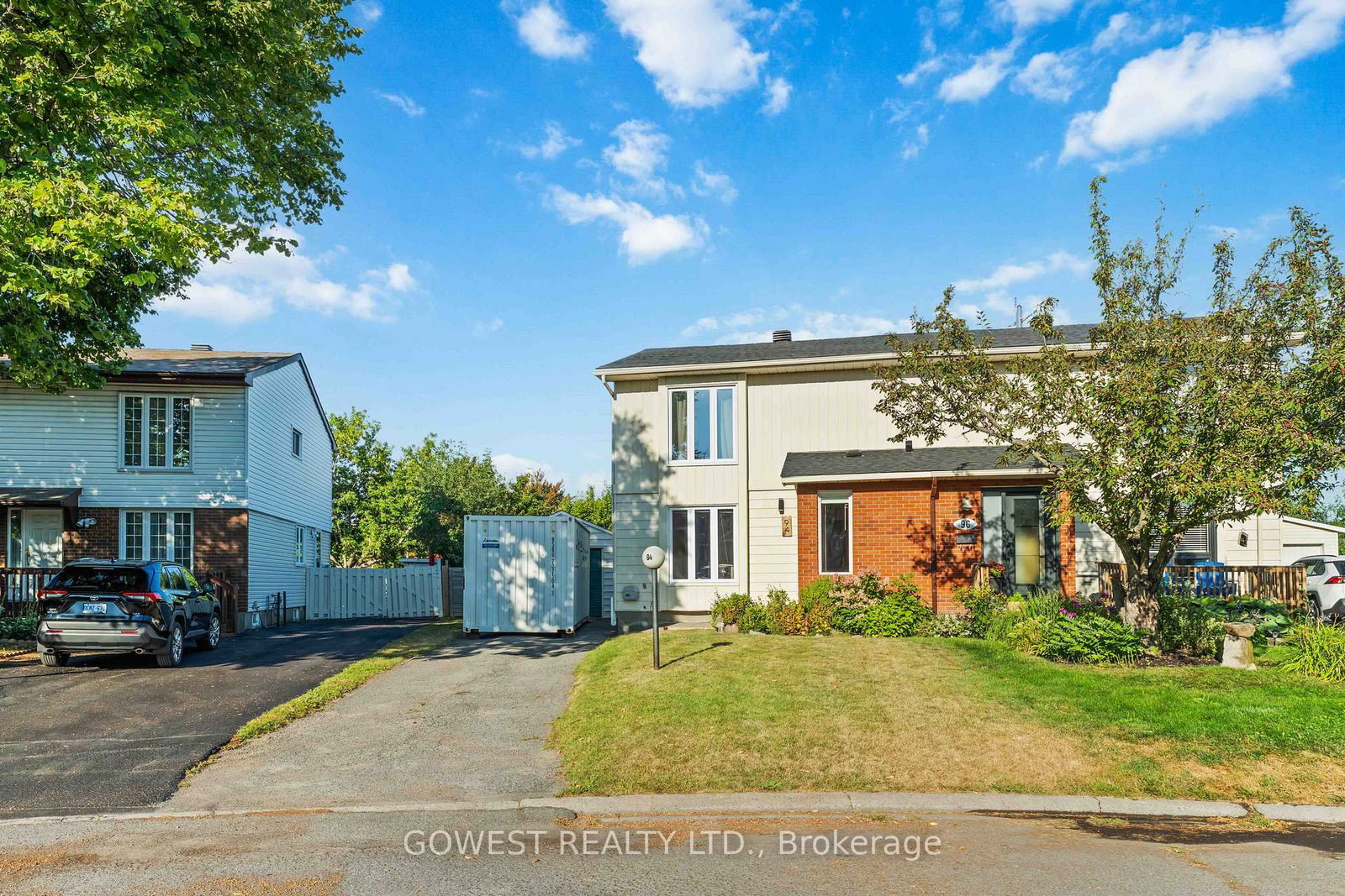 94 Fieldgate Drive • Ottawa, ON photo 2