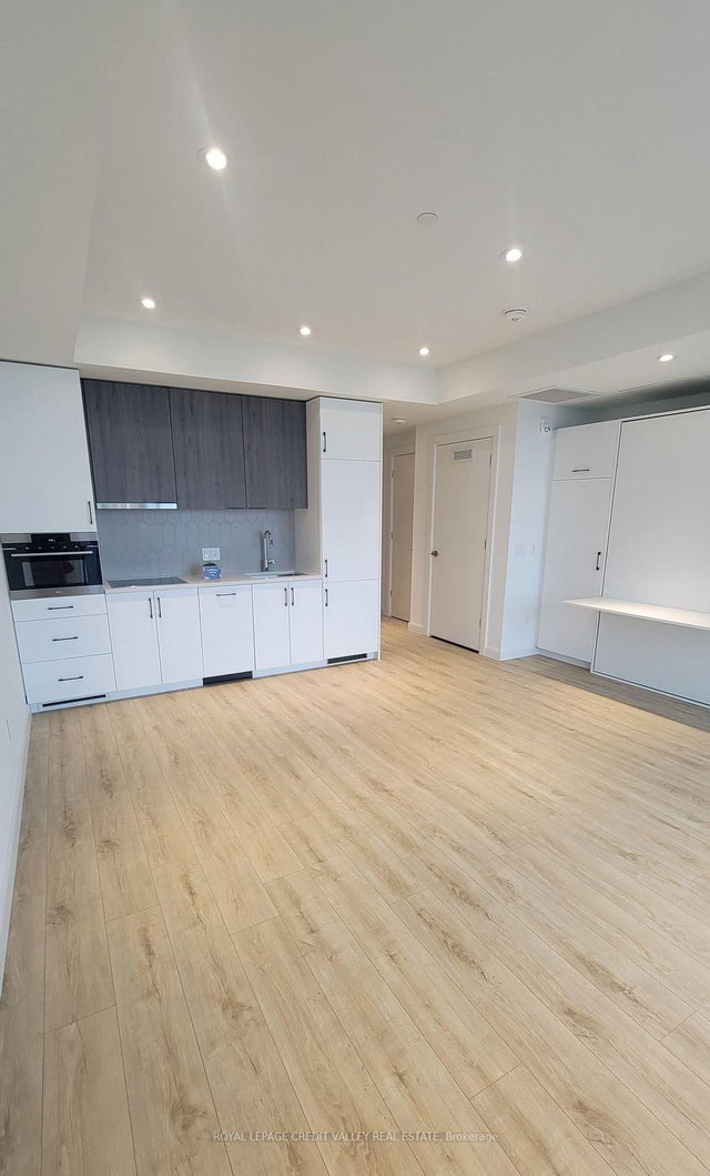 1211 - 741 King Street W