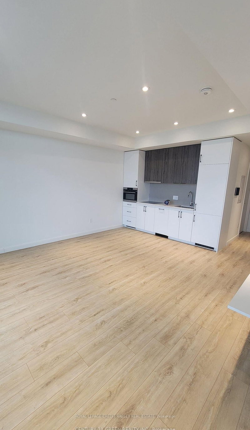 1211 - 741 King Street W