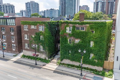 Unit 4 — 285 King Street W — photo 3