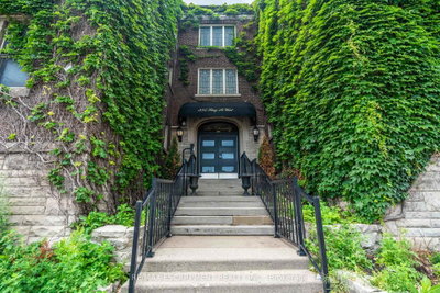 Unit 4 — 285 King Street W — photo 4