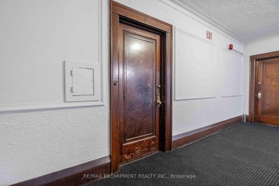 Unit 4 — 285 King Street W — photo 5