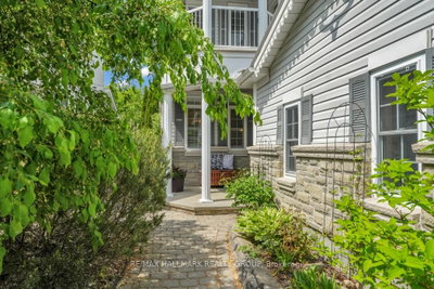 16 Hemlo Crescent • Kanata, ON photo 2