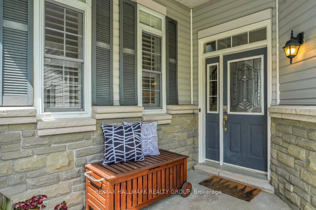 16 Hemlo Crescent • Kanata, ON photo 3