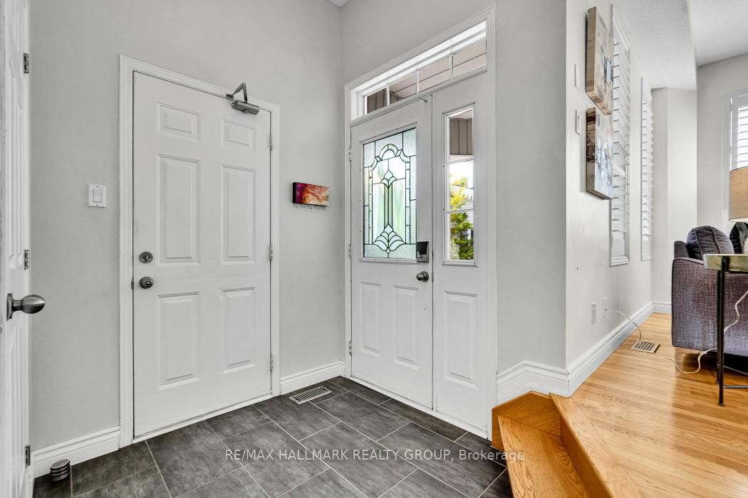 16 Hemlo Crescent • Kanata, ON photo 4