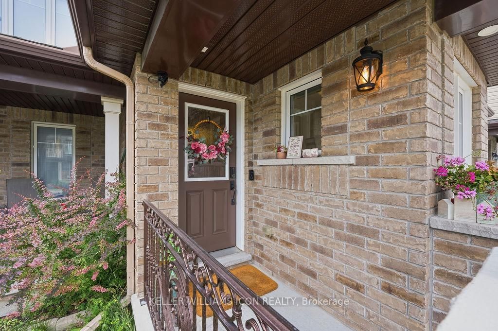 428 White Arctic Avenue • Ottawa, ON photo 2