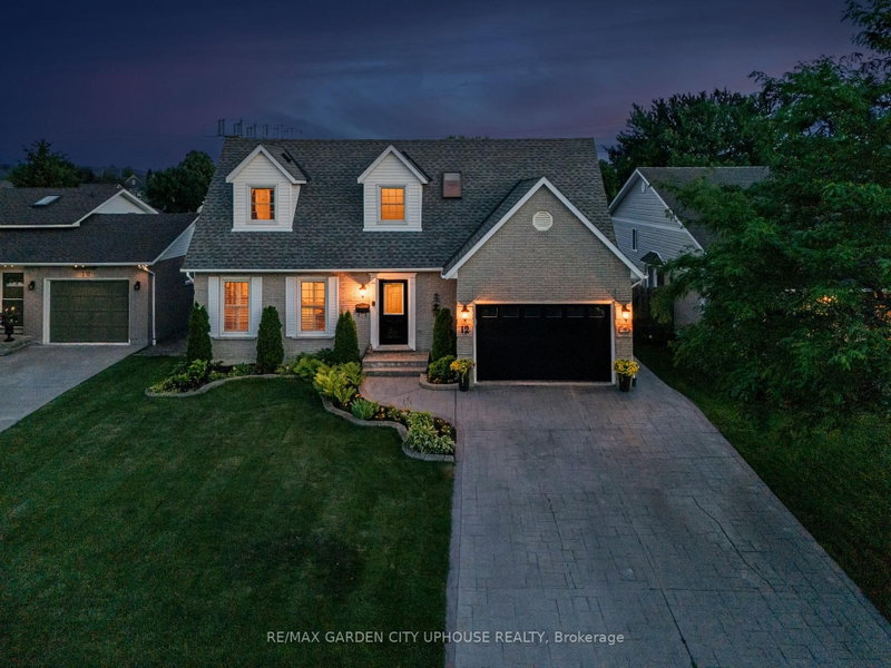 12 FOXHILL Crescent