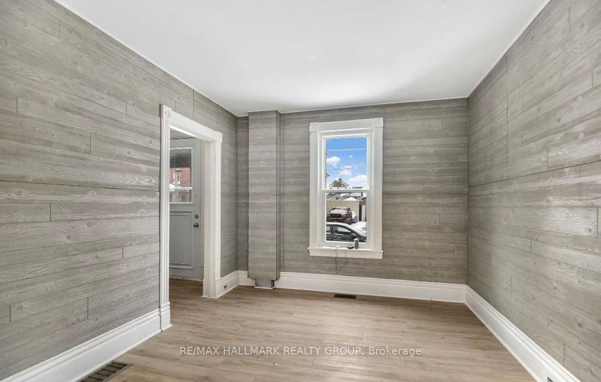 47 Daniel Street S • Brockville, ON photo 3