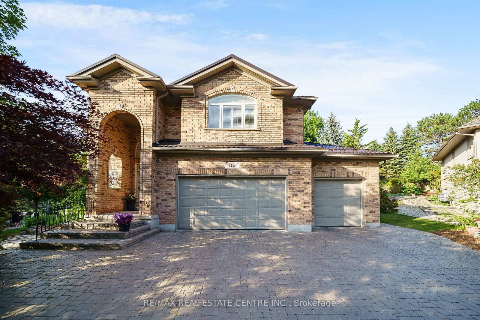 112 Dirksen Court • Kitchener, ON photo 1