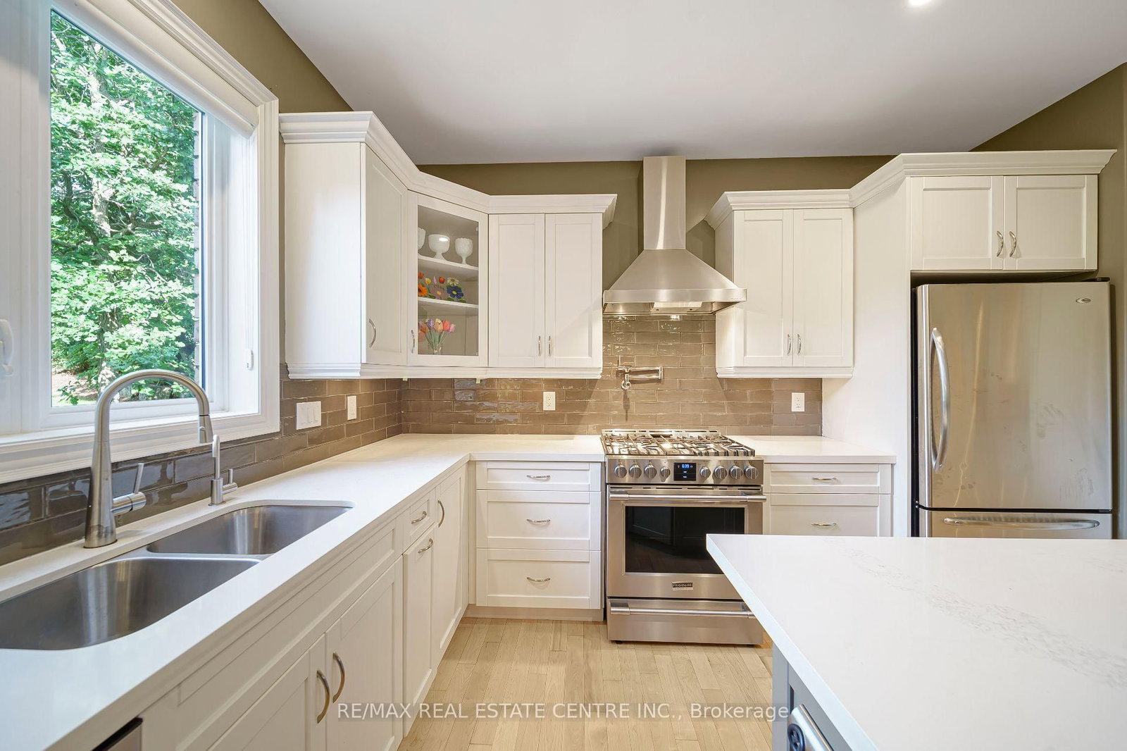 112 Dirksen Court • Kitchener, ON photo 10