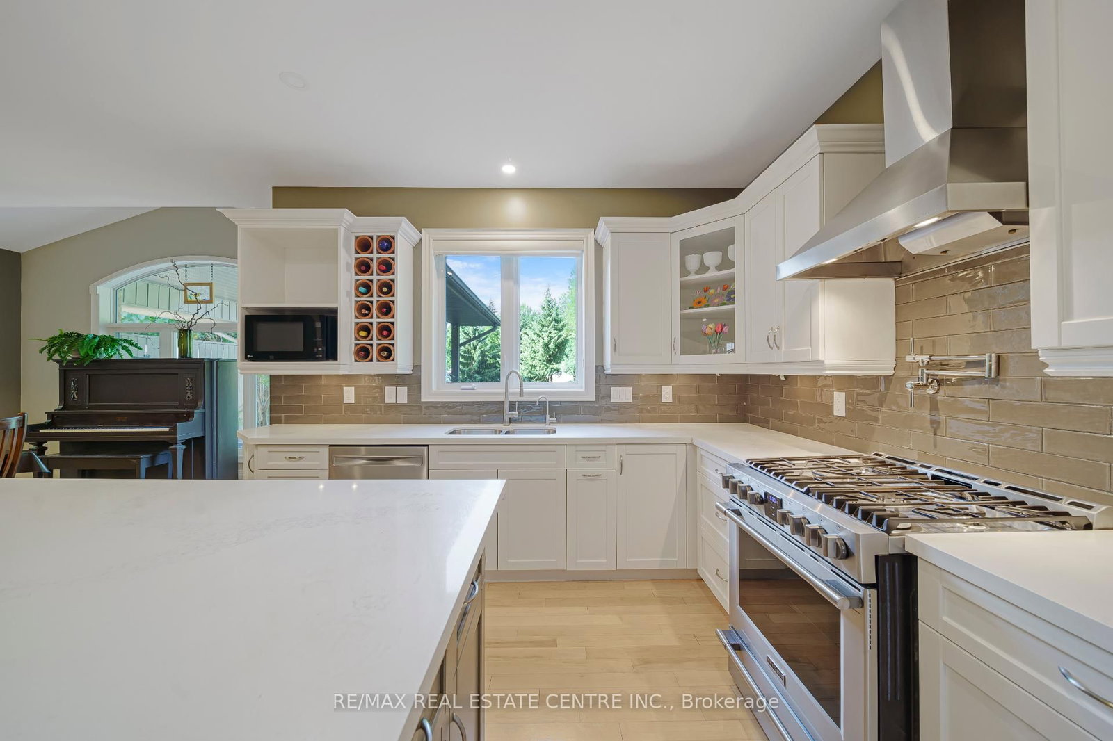 112 Dirksen Court • Kitchener, ON photo 11