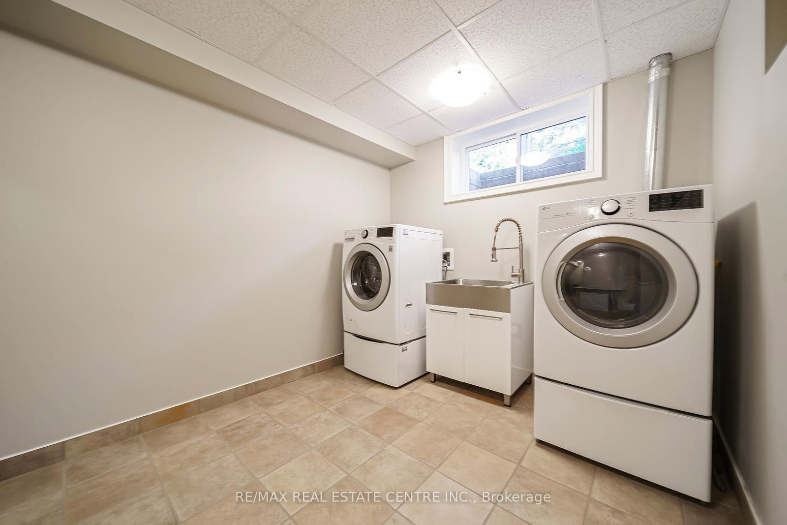 112 Dirksen Court • Kitchener, ON photo 38